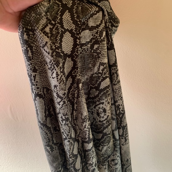 ❗️SOLD❗️Acacia Sage Python Lewis Dress - Picture 3 of 3